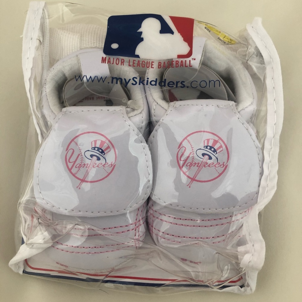 Skidders girls Yankee Crib Shoe Size 0-6 months